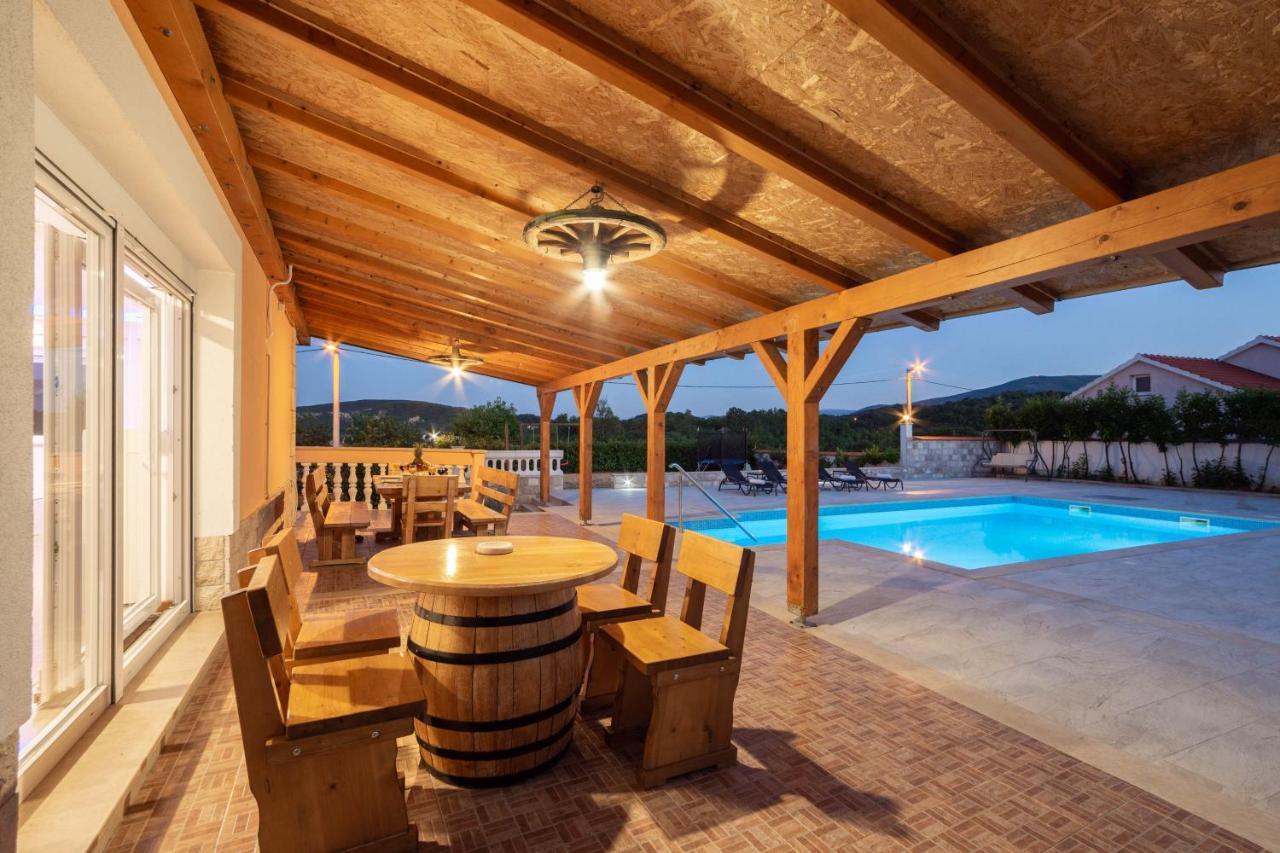 Vacation Villa Matic With 7 Bedrooms Синь Экстерьер фото