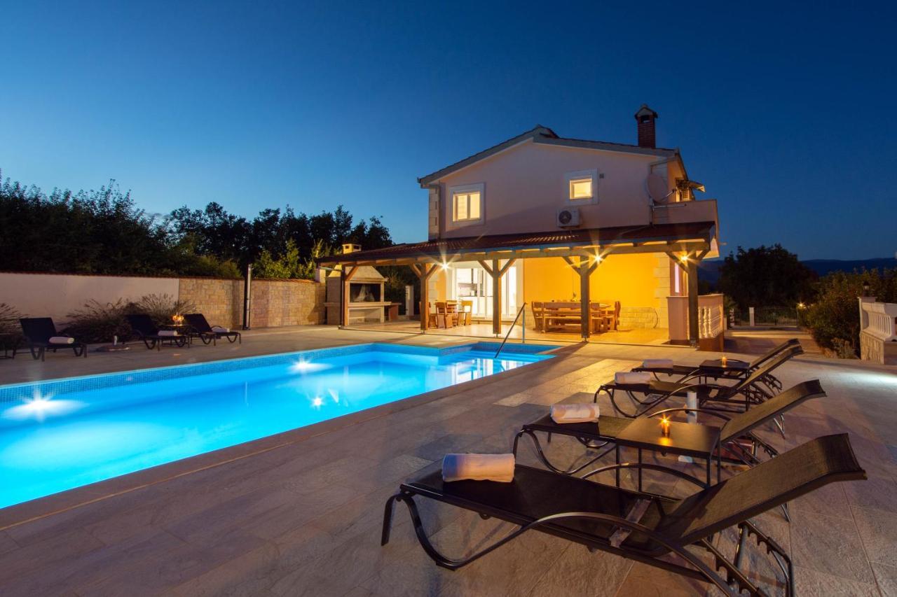 Vacation Villa Matic With 7 Bedrooms Синь Экстерьер фото