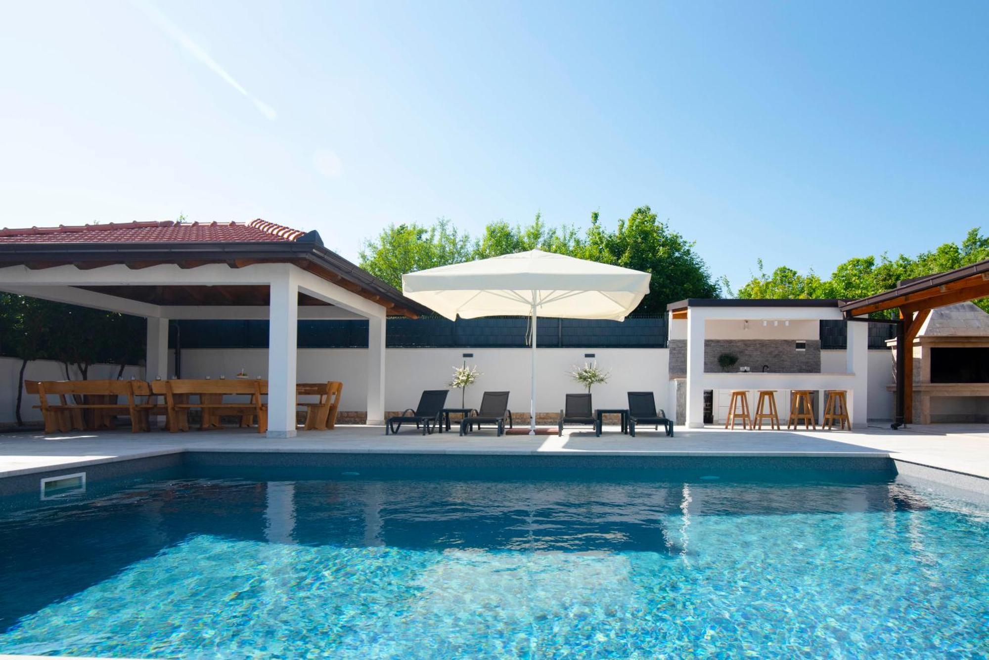 Vacation Villa Matic With 7 Bedrooms Синь Экстерьер фото