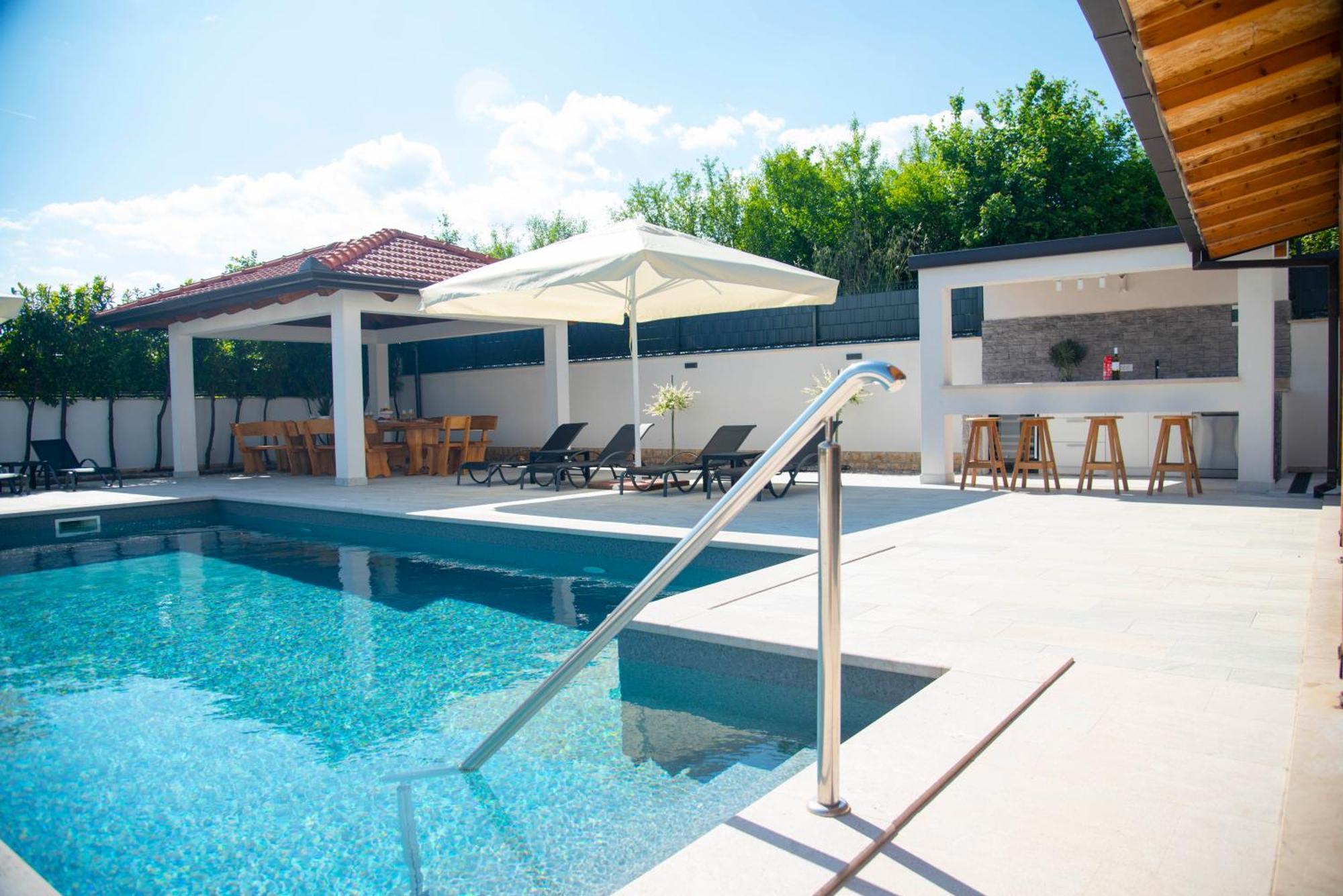 Vacation Villa Matic With 7 Bedrooms Синь Экстерьер фото