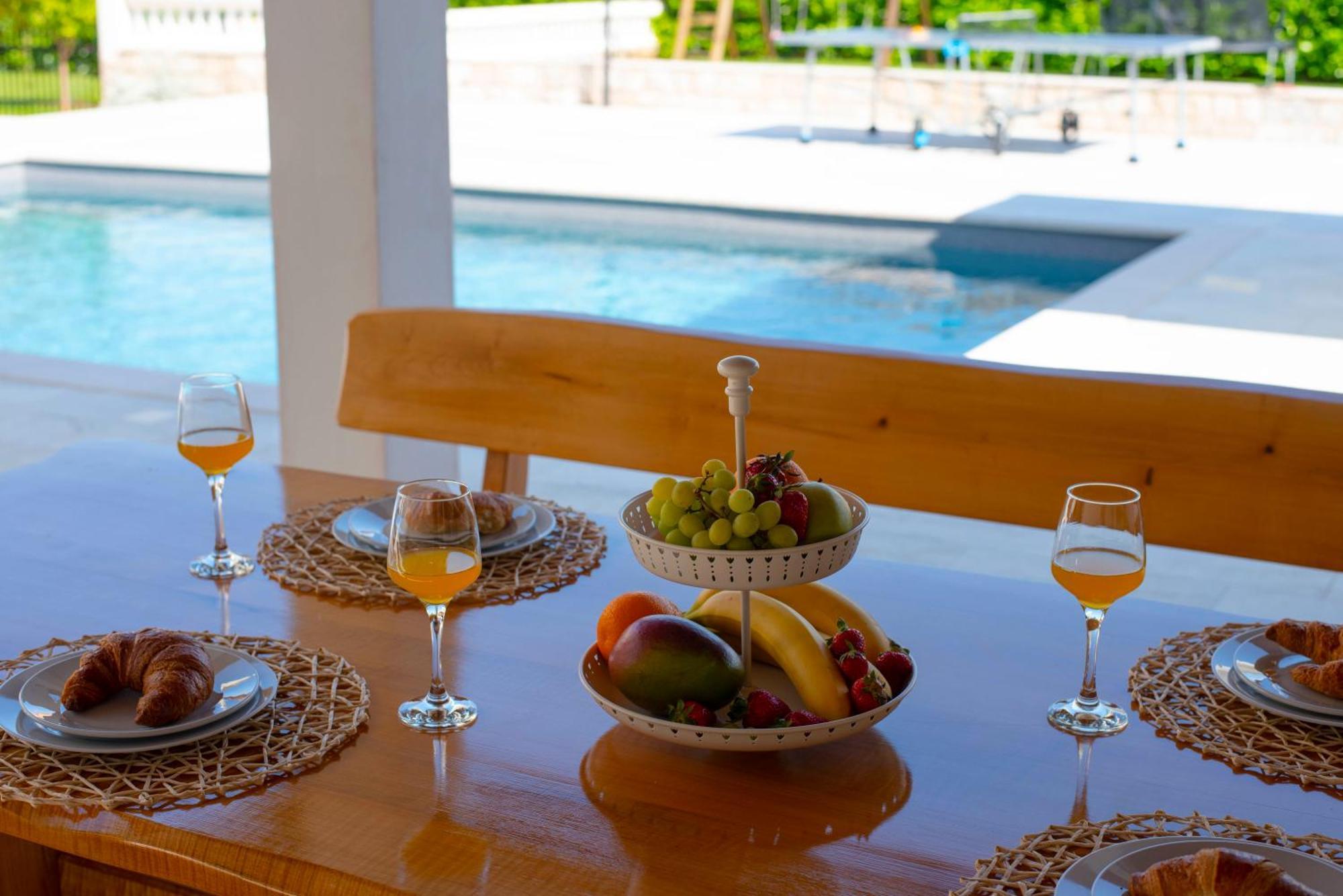 Vacation Villa Matic With 7 Bedrooms Синь Экстерьер фото